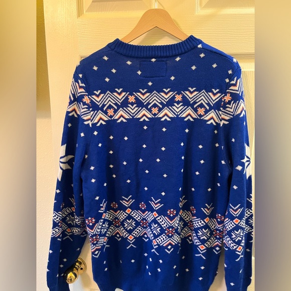 Very cozy gator pride sweater - Picture 3 of 3